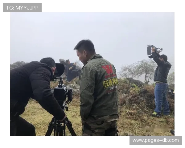 《一边手机掉落一边唱歌挑战赛，感受极限反应与音律同步》